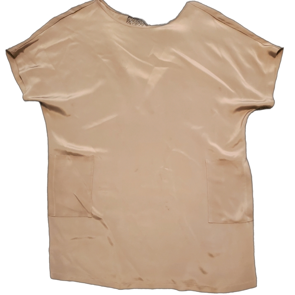 XL-XXXL tan shirt with pockets with V peekaboo in the back